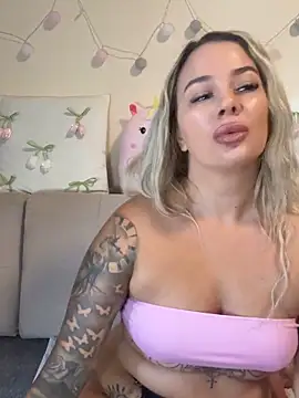 Snapshot of sexybatwomen33 chatting on 11, 6, 2026 sexybatwomen33 online show from 11, 6, 2026