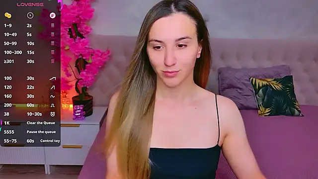 JasminUqueen online show from 18, 6, 2026