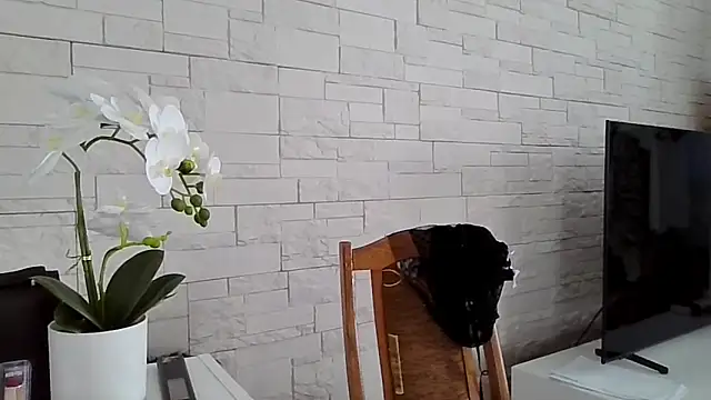 JuliaLovely online show from 16, 6, 2026