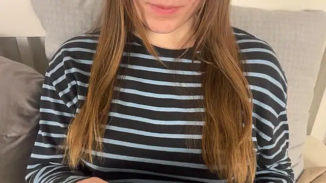 Lucyschickt online show from 8, 6, 2026