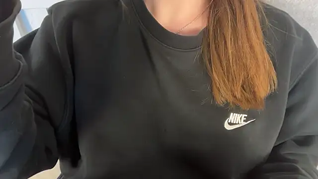 Lucyschickt online show from 9, 6, 2026
