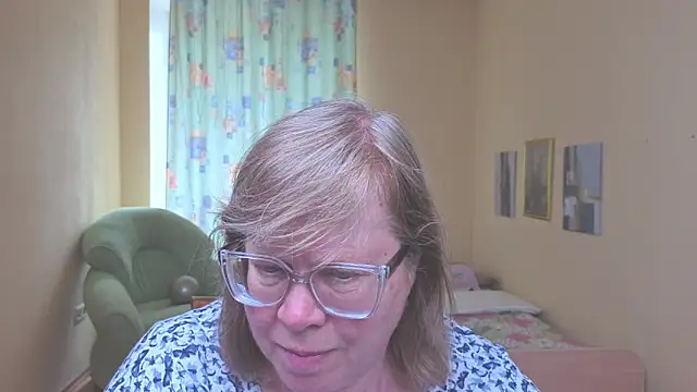 Snapshot of Emma_Eclipsee chatting on 10, 5, 2026 Emma Eclipsee online show from 10, 5, 2026