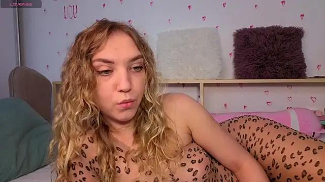Snapshot of alice_charm_ chatting on 4, 4, 2026 alice charm online show from 4, 4, 2026