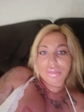 MiaMooly online show from 8, 6, 2026