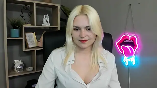 Snapshot of SweetLilyxo chatting on 12, 5, 2026 SweetLilyxo online show from 12, 5, 2026