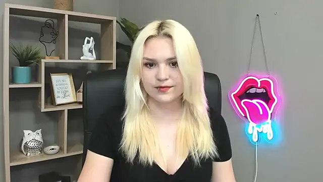 Snapshot of SweetLilyxo chatting on 25, 5, 2026 SweetLilyxo online show from 25, 5, 2026