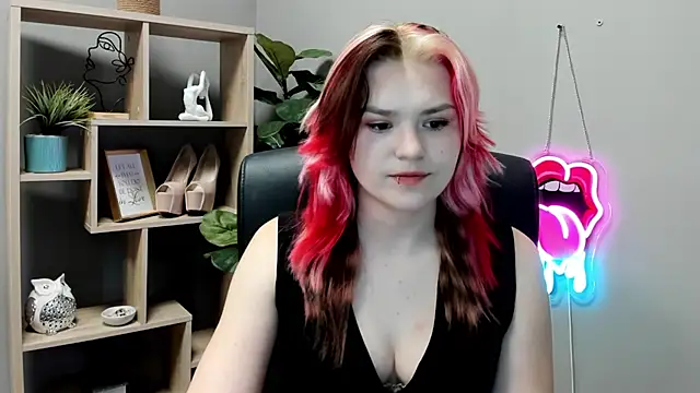 Snapshot of SweetLilyxo chatting on 10, 6, 2026 SweetLilyxo online show from 10, 6, 2026