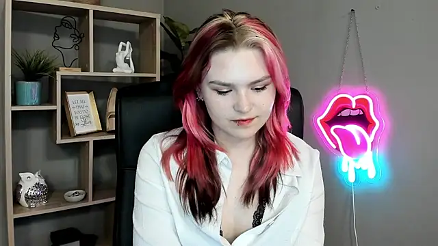 Snapshot of SweetLilyxo chatting on 14, 6, 2026 SweetLilyxo online show from 14, 6, 2026