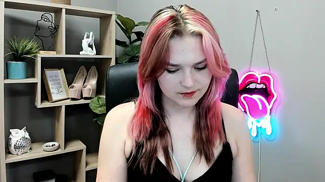 Snapshot of SweetLilyxo chatting on 18, 6, 2026 SweetLilyxo online show from 18, 6, 2026