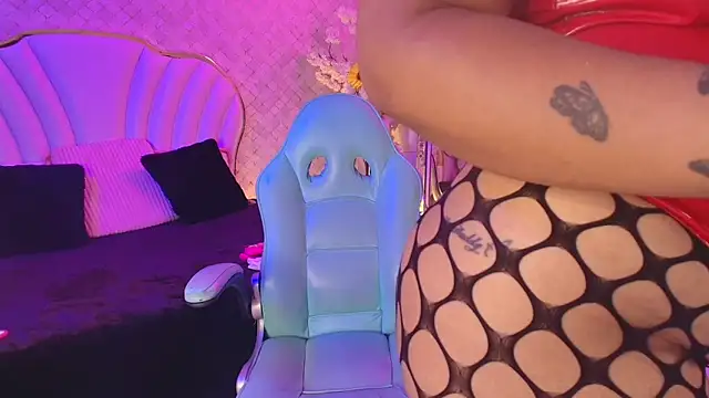 YazminJenner online show from 18, 6, 2026