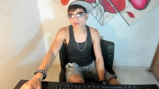 Jesshot bigcock20cm online show from 4, 6, 2026