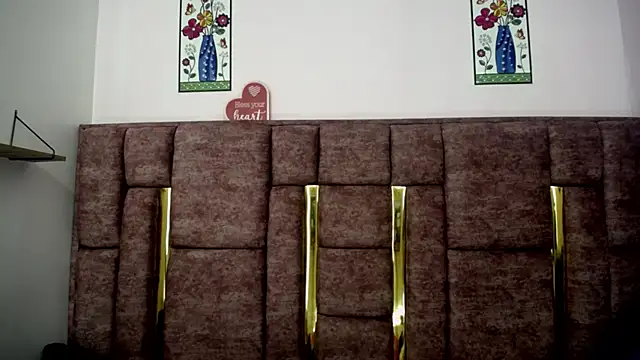 FRANCESCA LOVE  online show from 9, 6, 2026
