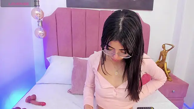 Snapshot of Mia_Naive chatting on 12, 6, 2026 Mia Naive online show from 12, 6, 2026
