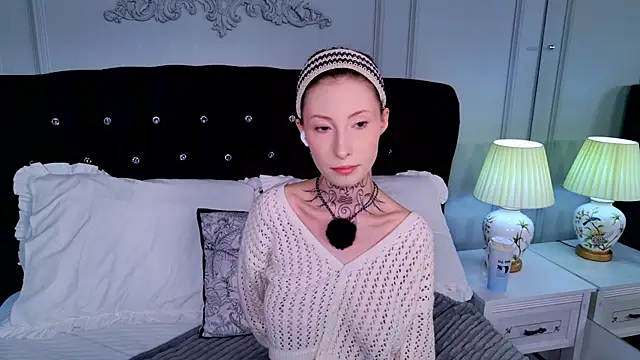 Snapshot of roxy_morrison_x chatting on 18, 5, 2026 roxy morrison x online show from 18, 5, 2026