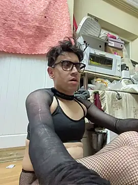 Femboysissy1919 online show from 16, 4, 2026