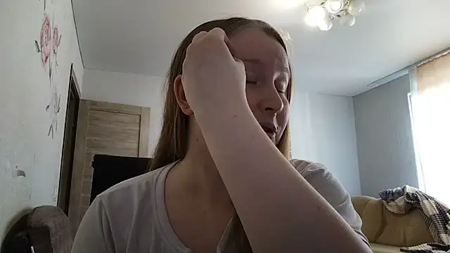AnikaLipps online show from 7, 6, 2026