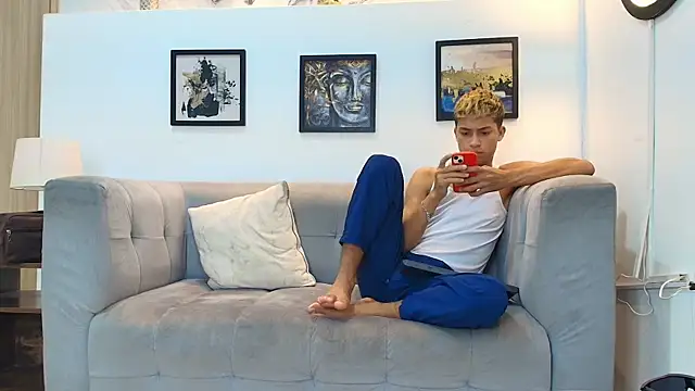 Snapshot of GOLD_BOYS chatting on 27, 5, 2026 GOLD BOYS online show from 27, 5, 2026