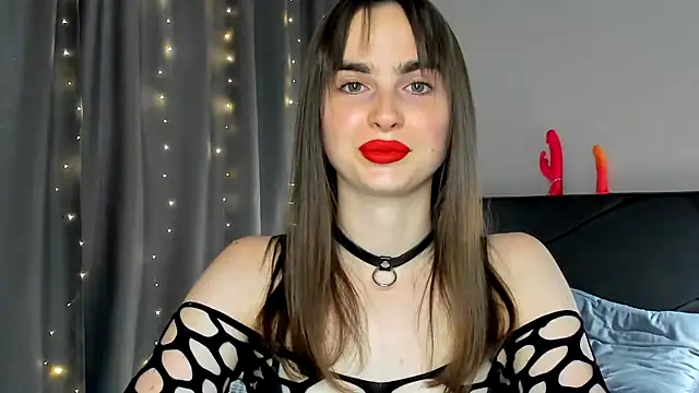 Snapshot of megann_fox2 chatting on 19, 6, 2026 megann fox2 online show from 19, 6, 2026