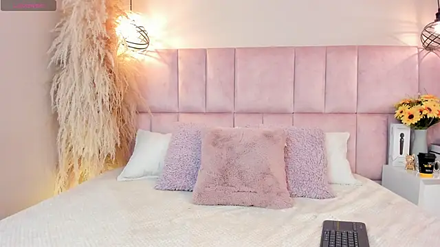 Bianca Monroe  online show from 14, 6, 2026
