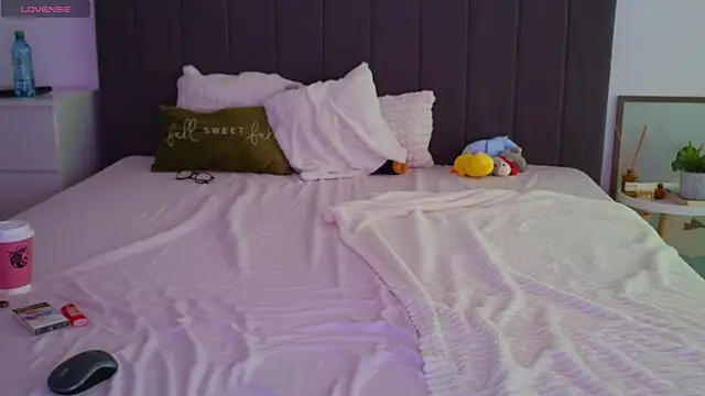 LauraDelightX online show from 15, 6, 2026