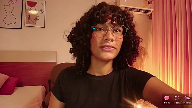 Snapshot of Meganlux1 chatting on 13, 6, 2026 Meganlux1 online show from 13, 6, 2026