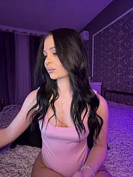 Olivia Noor online show from 14, 5, 2026