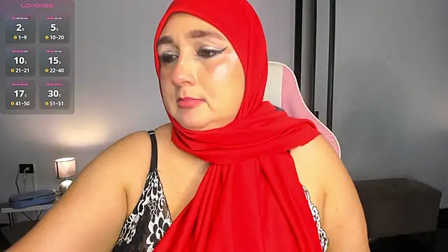 HijabiMilff online show from 2, 6, 2026