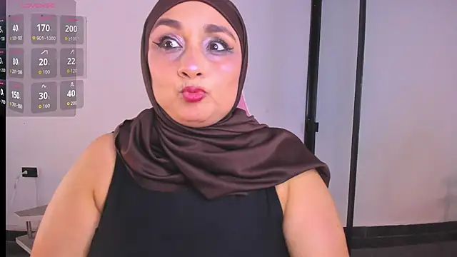 HijabiMilff online show from 26, 6, 2026