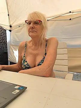Heidiblueeyes online show from 23, 6, 2026