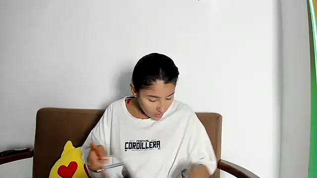 TatyGomez  online show from 29, 6, 2026