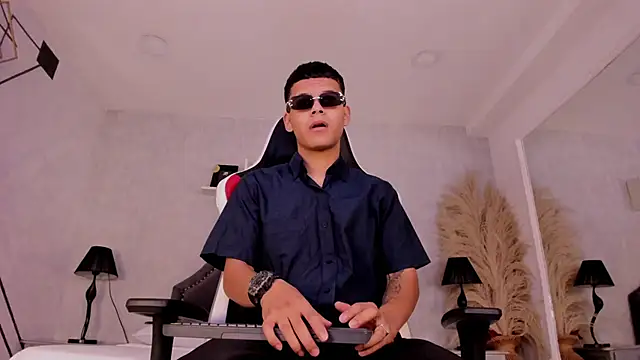 DylanRoyce  online show from 8, 6, 2026