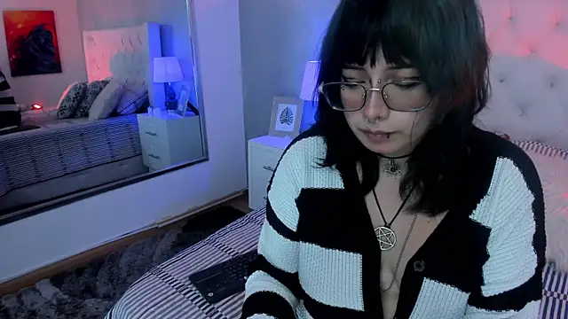 Snapshot of Ivi_jones_ chatting on 9, 4, 2026 Ivi jones online show from 9, 4, 2026