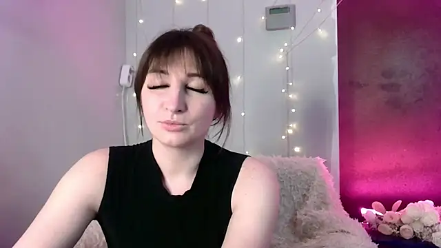 Snapshot of Birdie_Kiss chatting on 12, 6, 2026 Birdie Kiss online show from 12, 6, 2026
