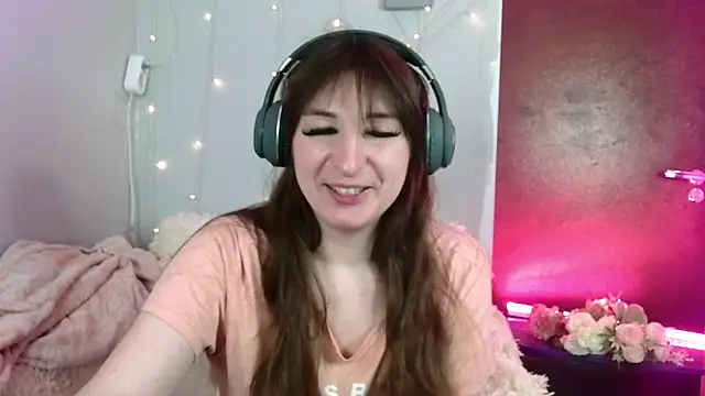 Snapshot of Birdie_Kiss chatting on 22, 6, 2026 Birdie Kiss online show from 22, 6, 2026