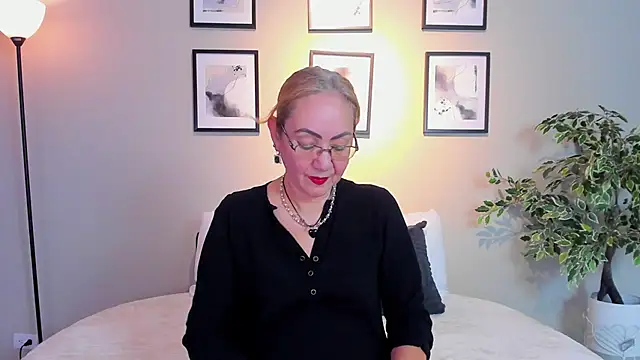 Victoria Firee online show from 11, 6, 2026