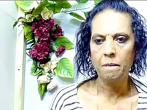 Hot queen58 online show from 11, 6, 2026