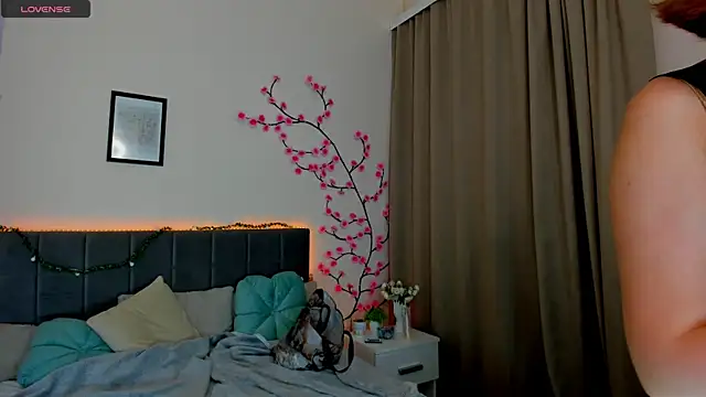 DellaRows online show from 9, 6, 2026