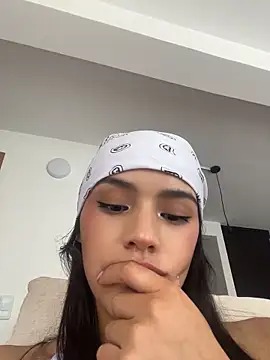 Mia-villalobos online show from 27, 5, 2026