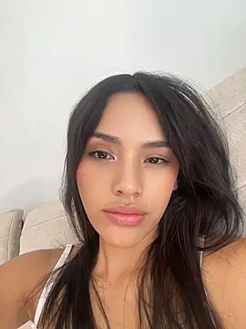 Mia-villalobos online show from 11, 6, 2026