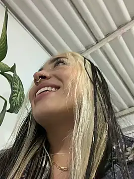 ManuelaVeeleez online show from 24, 6, 2026