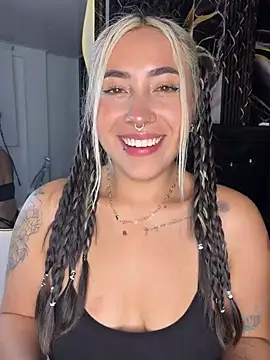 ManuelaVeeleez online show from 26, 6, 2026