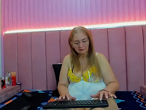 queenstarhy online show from 20, 6, 2026