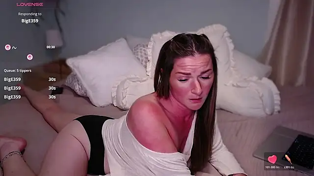 WickedWifeXO online show from 8, 6, 2026