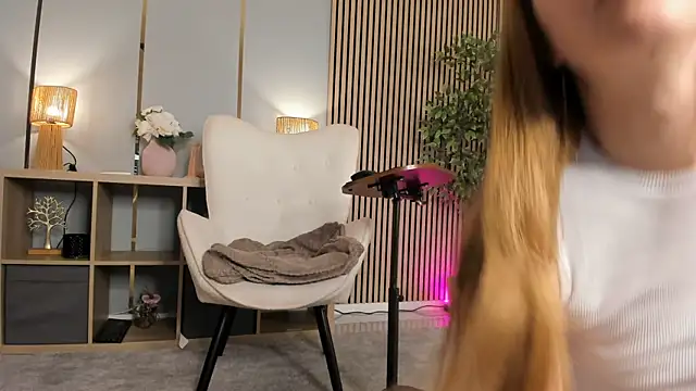 Velvet Spell online show from 19, 6, 2026
