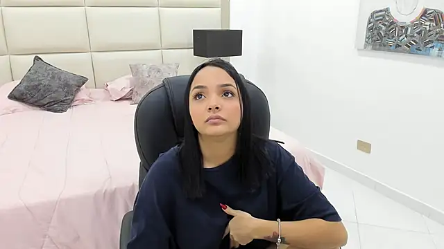 Chloelarsons online show from 7, 6, 2026