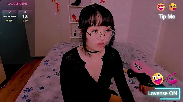 Akiko Yun online show from 13, 6, 2026