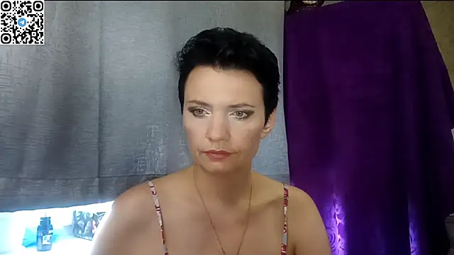 HotMamaQueen234 online show from 10, 6, 2026