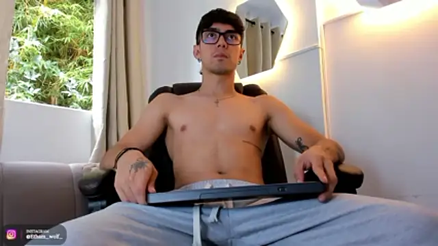 Snapshot of etham_wolf1 chatting on 23, 5, 2026 etham wolf1 online show from 23, 5, 2026