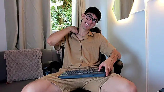 Snapshot of etham_wolf1 chatting on 2, 6, 2026 etham wolf1 online show from 2, 6, 2026