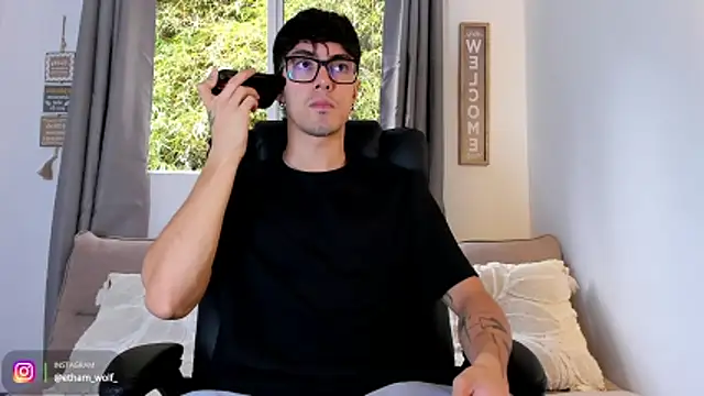 Snapshot of etham_wolf1 chatting on 4, 6, 2026 etham wolf1 online show from 4, 6, 2026
